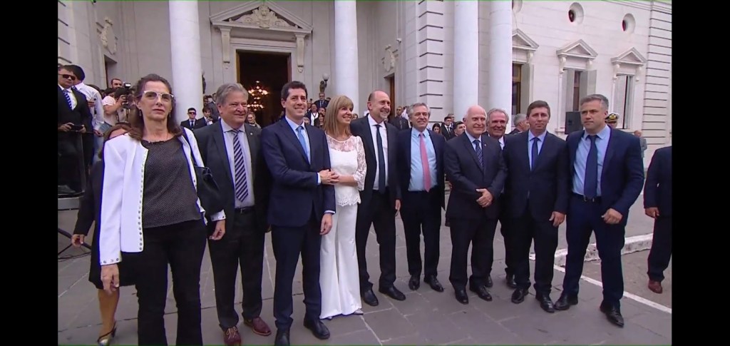 Asumió Perotti: Contrastes y&nbsp;estaturas